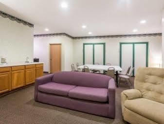 Super 8 By Wyndham איגל ריבר מראה חיצוני תמונה